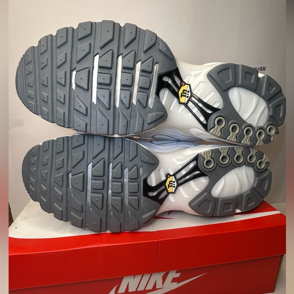 NIB Nike Air Max Plus TN Tuned Triple White Black Cool Grey 604133-139 Sz 13 - Picture 6 of 9